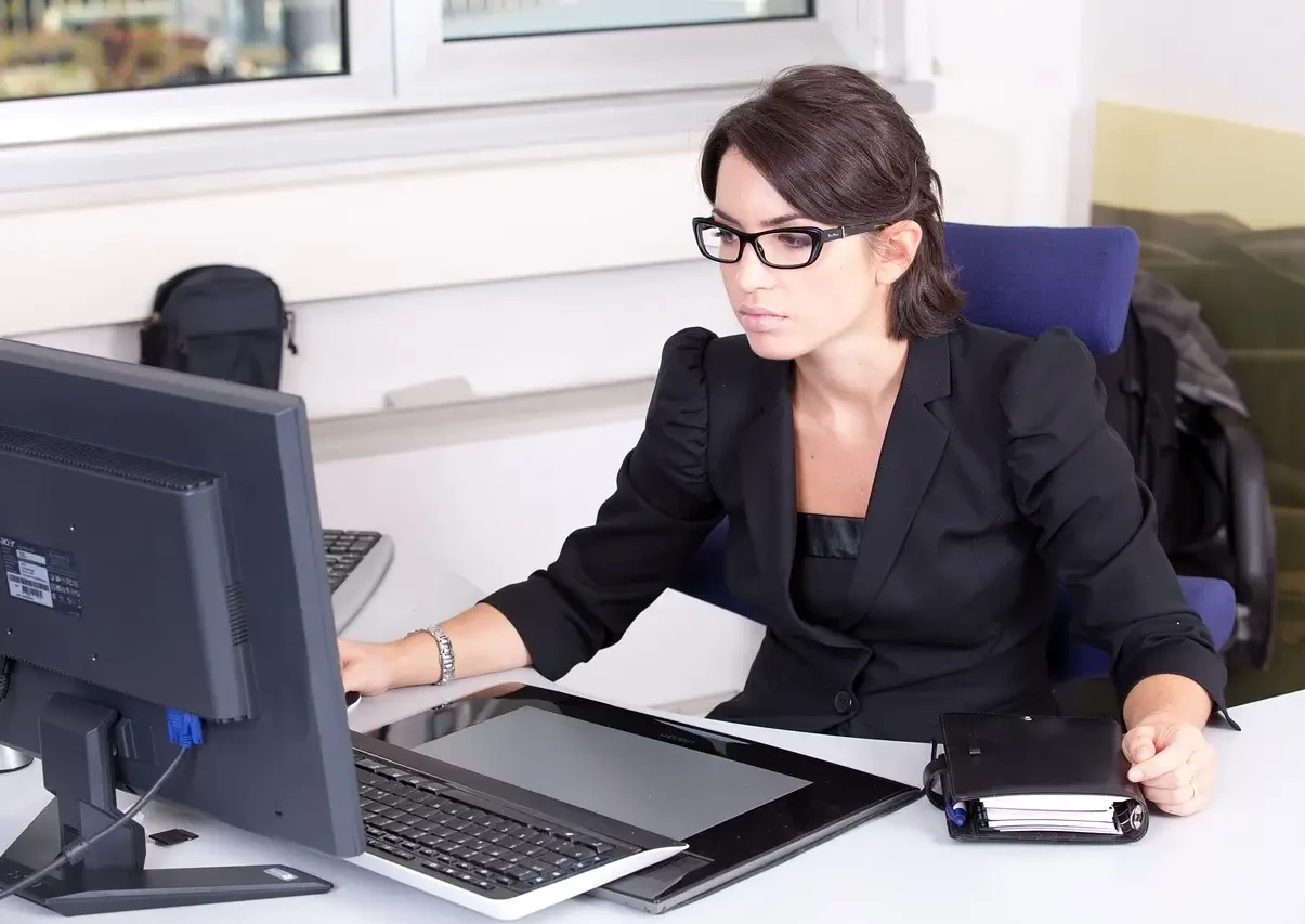 secretary, used, glasses-2199013.jpg